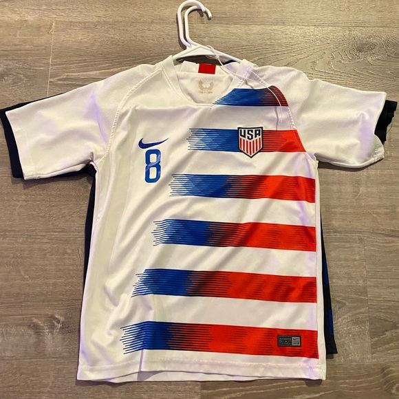 Gently Used USA Soccer Jerseys and Short Size 8 - Price for 3 items - Picture 2 of 2